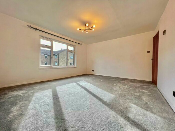 3 Bedroom Flat To Rent In Saxton House, Well Lane, Yeadon, Leeds, LS19