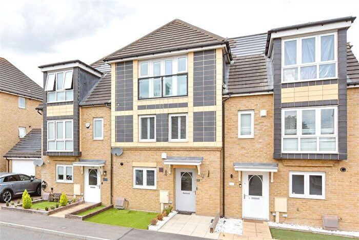 4 Bedroom Town House For Sale In Chapel Drive, Dartford, Kent, DA2