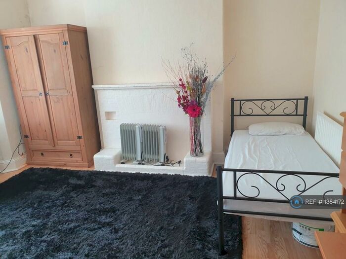 Studio To Rent In Allesley Old Road, Coventry, CV5