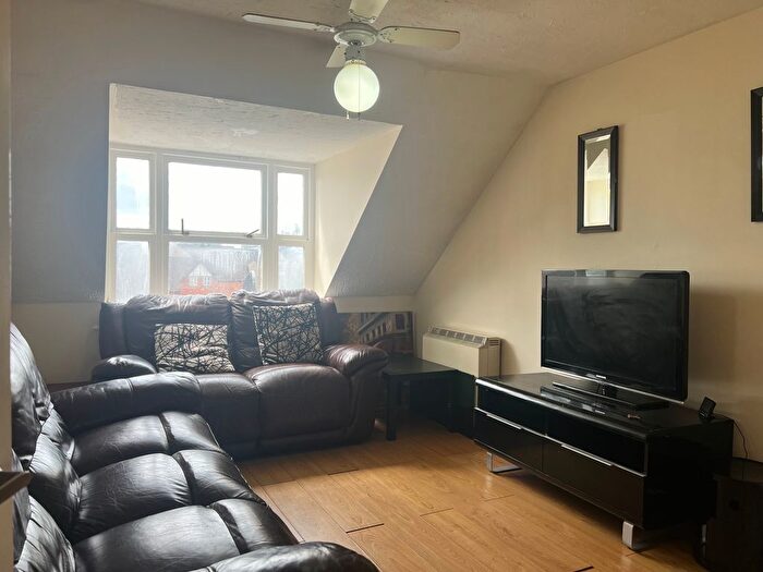 2 Bedroom Flat To Rent In Rembrandt Way, Reading, RG1