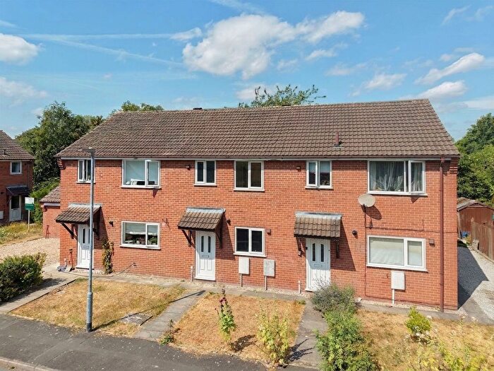 2 Bedroom Terraced House To Rent In Broadoaks Close, Chesterfield, S41