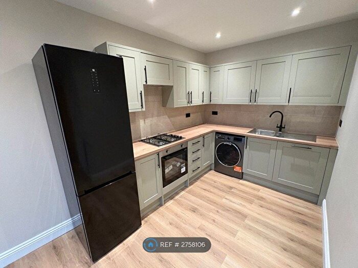 3 Bedroom Flat To Rent In Thornhill Road, Croydon, CR0