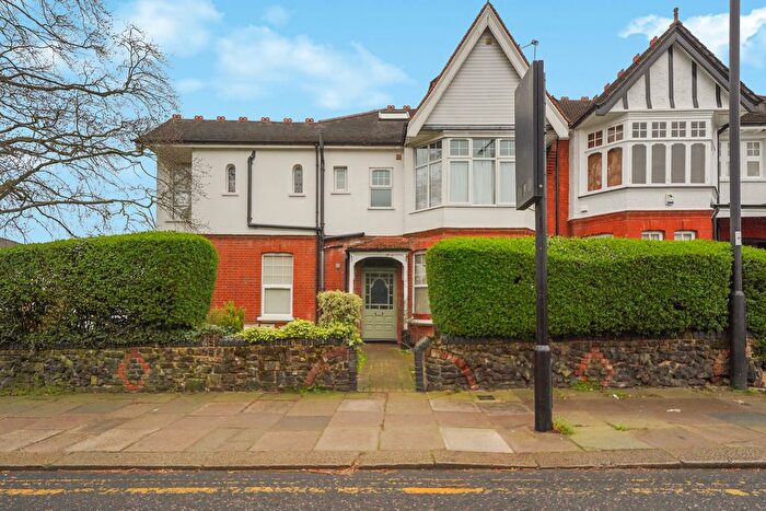 1 Bedroom Flat For Sale In Fox Lane, London, N13