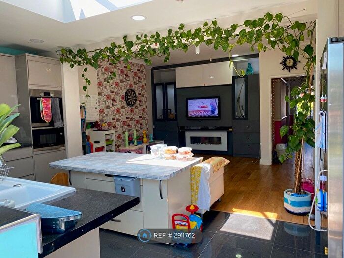 4 Bedroom Terraced House To Rent In Auckland Road, Ilford, IG1
