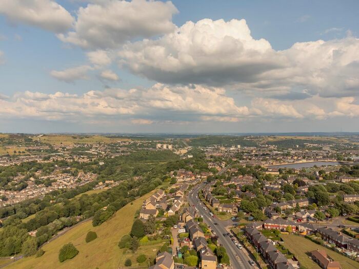 3 Bedroom Semi-Detached House For Sale In Moor End Road, Halifax, HX2