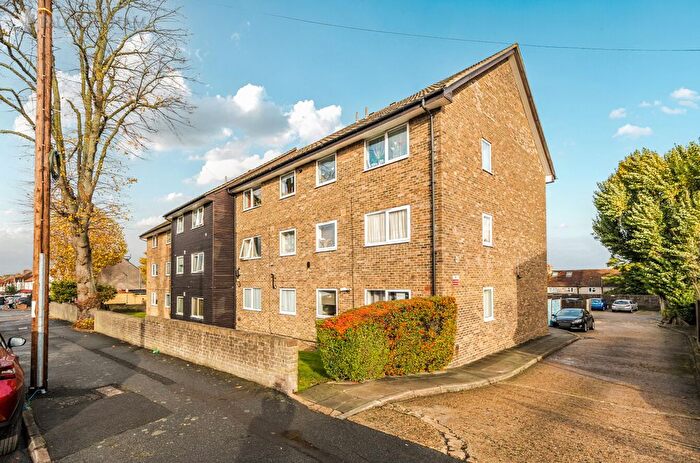 2 Bedroom Flat For Sale In Benhill Road, Sutton, SM1