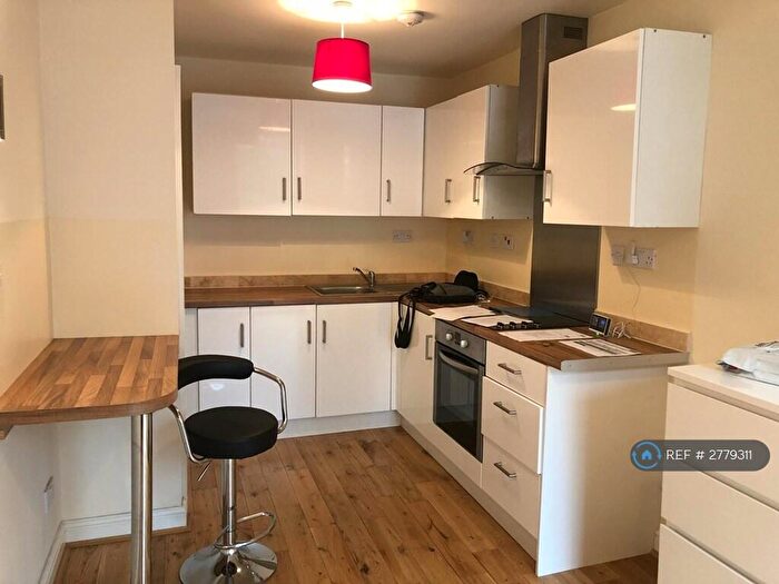 2 Bedroom Flat To Rent In Lewisham Way, London, SE14