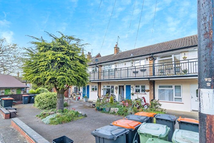 2 Bedroom Flat For Sale In Saint Mary’S Close, Leighton Buzzard, LU7