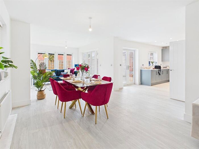 5 Bedroom Detached House For Sale In Kenilworth Gate, Kenilworth * Brand New And All Ready To Go With £, Worth Of Extras! *, CV8
