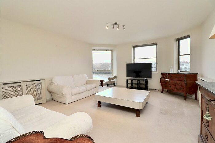 2 Bedroom Flat To Rent In Riverside Court, Nine Elms Lane, London, SW8
