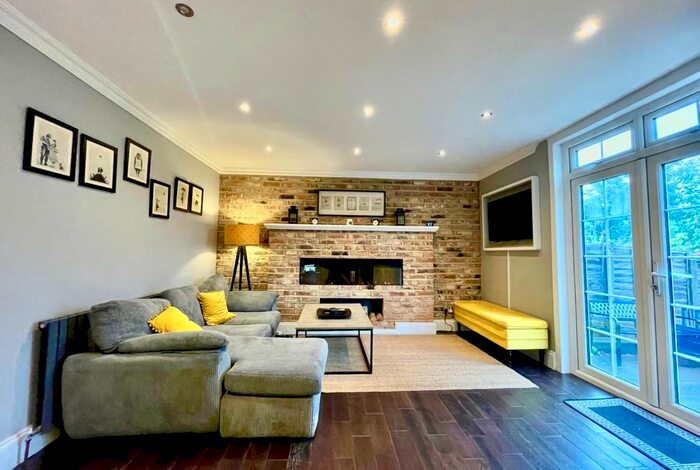 4 Bedroom Flat To Rent In Blessbury Road, Edgware, HA8