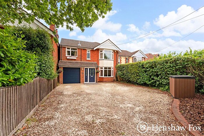 4 Bedroom Detached House For Sale In Calmore Road, Totton, Hampshire, SO40