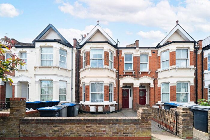 3 Bedroom Flat For Sale In Holland Road, NW10