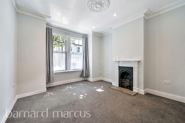 2 Bedroom Flat To Rent In Treport Street, London, SW18