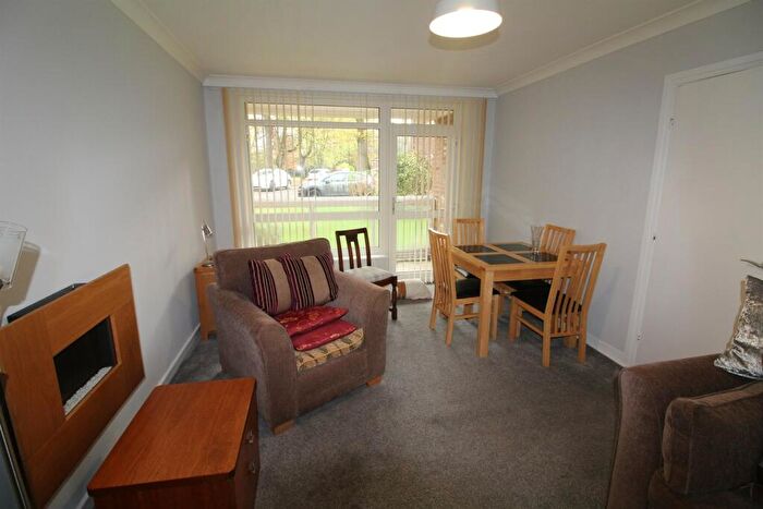 2 Bedroom Apartment To Rent In Foxhill Court, LS16