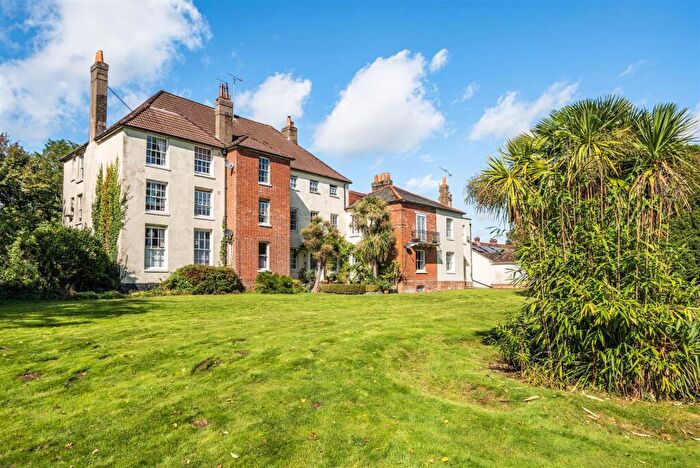 2 Bedroom Flat For Sale In Titchfield Lane, Wickham, PO17