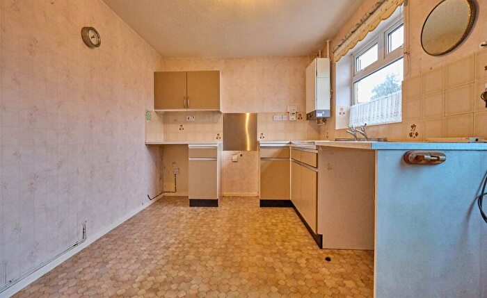 2 Bedroom Semi-Detached House For Sale In Severn Avenue, Hinckley, LE10