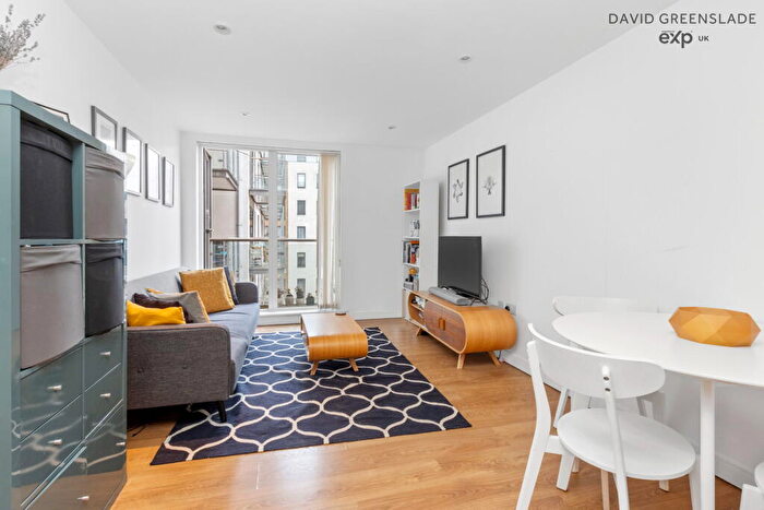 2 Bedroom Apartment To Rent In Ceram Court, Caspian Wharf, E3