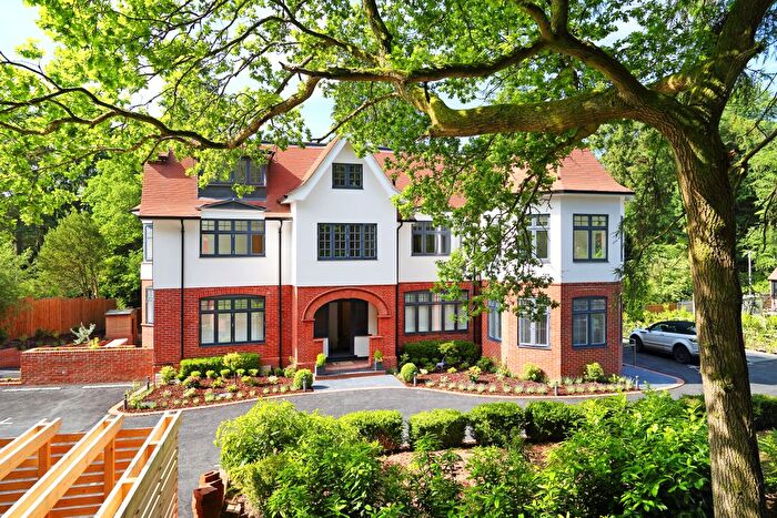 2 Bedroom Flat To Rent In Tower Road, Hindhead, Surrey, GU26