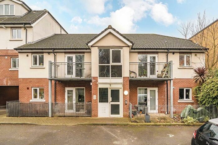 2 Bedroom Flat For Sale In Symons Close, Peckham, SE15