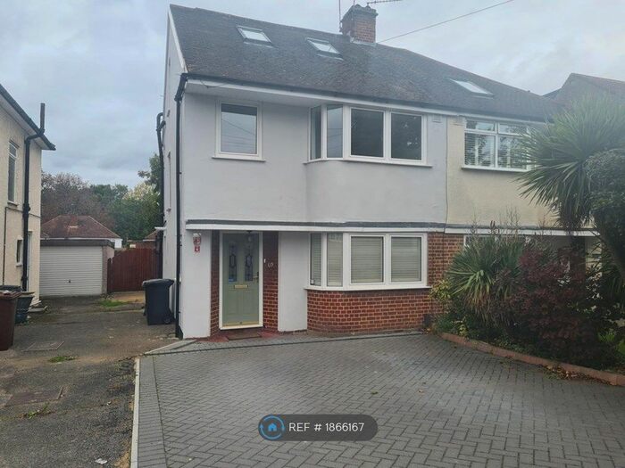 4 Bedroom Semi-Detached House To Rent In Mortimer Crescent, Worcester Park, KT4