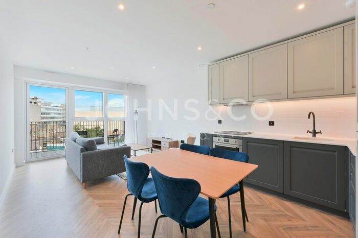 1 Bedroom Flat To Rent In Royal Exchange, Kingston Upon Thames, London, KT1