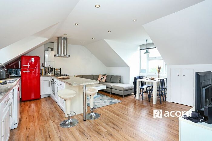 2 Bedroom Flat To Rent In Baring Road, London, SE12