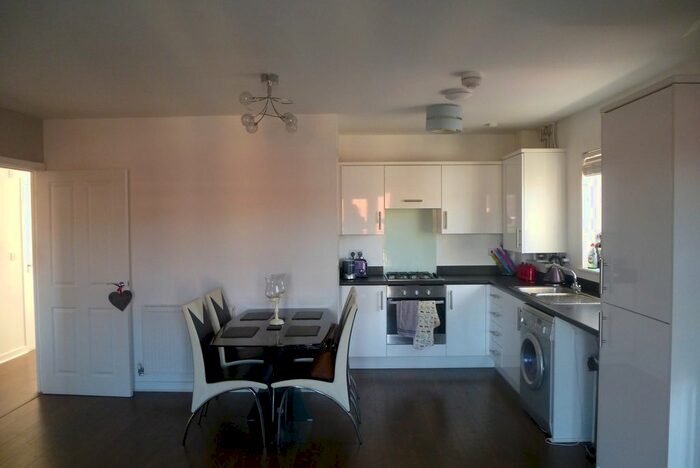 2 Bedroom Flat To Rent In Ronald Eastwood Row, Ashford, TN23