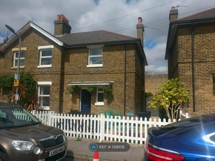 4 Bedroom Semi-Detached House To Rent In Heathfield Square, London SW18