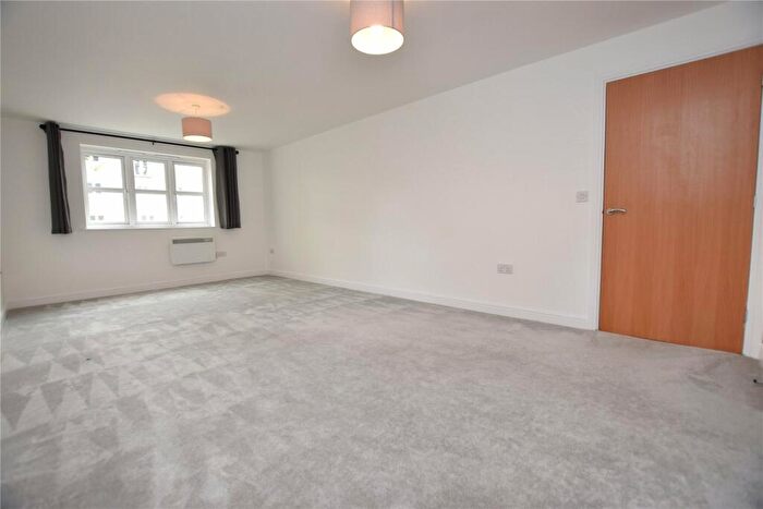 2 Bedroom Apartment To Rent In Montgomery Avenue, Leeds, LS16
