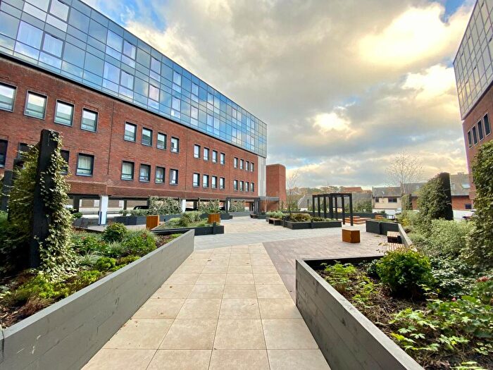 2 Bedroom Flat To Rent In Pembroke Broadway, Camberley, GU15