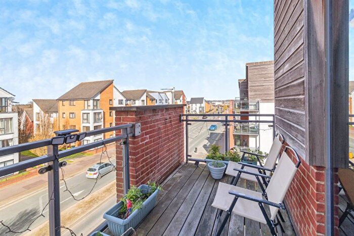 3 Bedroom Flat For Sale In Somerset Walk, Broughton, Milton Keynes, MK10