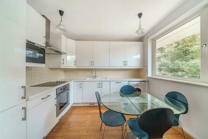 2 Bedroom Maisonette To Rent In Thurlow Park Road, Dulwich, SE21