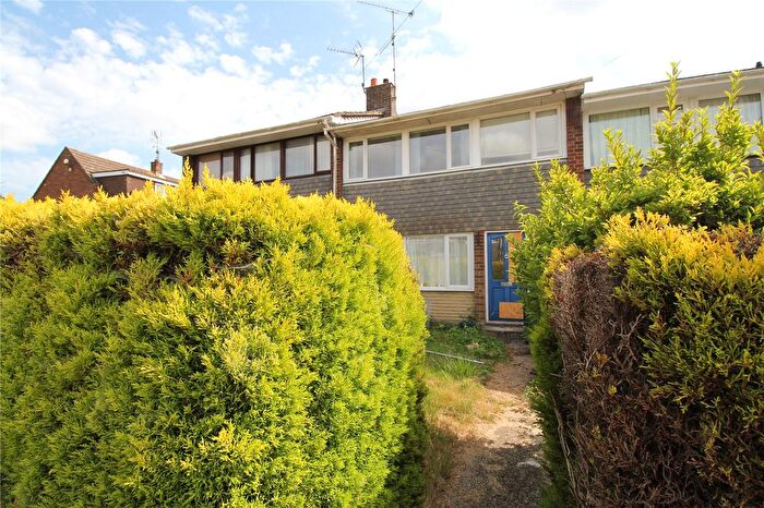 3 Bedroom Terraced House For Sale In Moreland Close, Alton, Hampshire, GU34