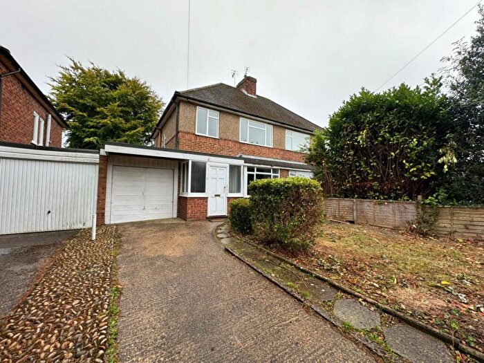 3 Bedroom Semi-Detached House To Rent In Shelburne Road, HP12