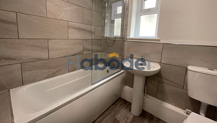 1 Bedroom Flat To Rent In Whinfield Close, Braithwaite, Keighley, BD22
