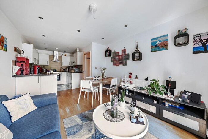 2 Bedroom Flat For Sale In Morning Lane, London, E9