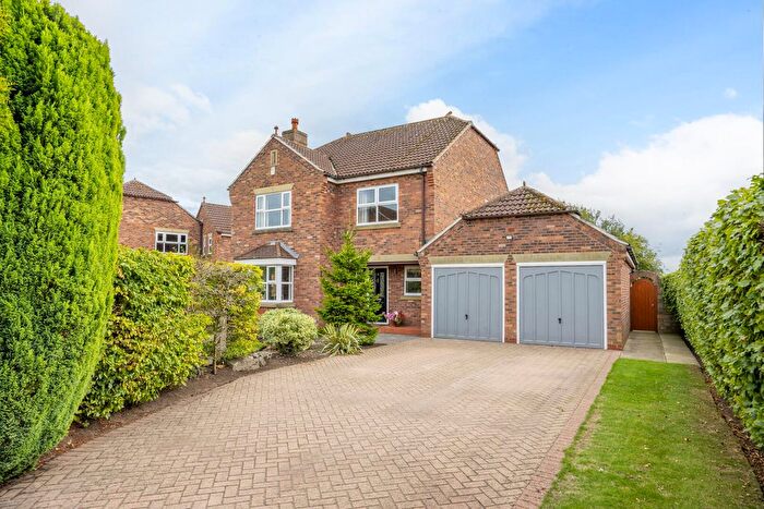 4 Bedroom Detached House For Sale In Lakeside, Acaster Malbis, York, YO23
