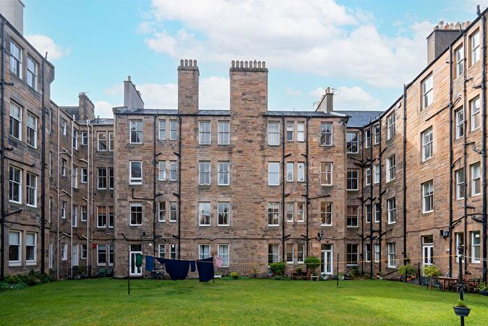 4 Bedroom Flat To Rent In Bruntsfield Gardens, Edinburgh, EH10
