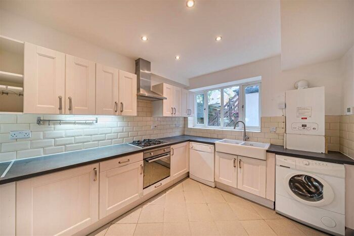 3 Bedroom Maisonette To Rent In Mount Park Road, Harrow, HA1