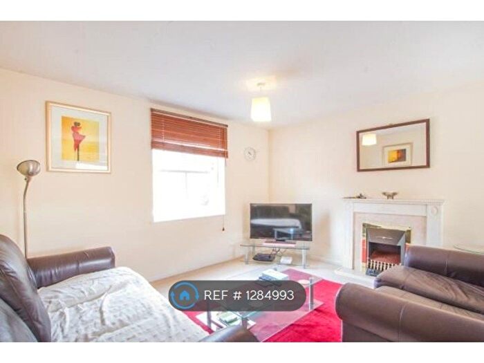 3 Bedroom Flat To Rent In Stapleton, Bristol, BS16