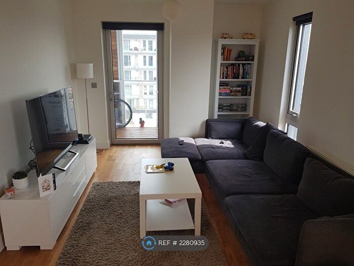 2 Bedroom Flat To Rent In Pepys Court, London, SE18