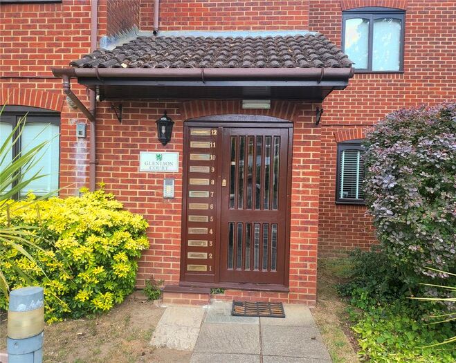1 Bedroom Flat To Rent In Glenlyon Court, Castle Road, Weybridge, Surrey, KT13
