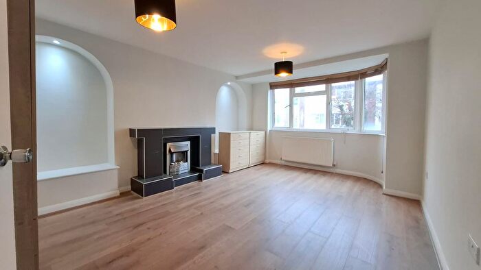 2 Bedroom Flat To Rent In Danes Gate, Harrow, HA1