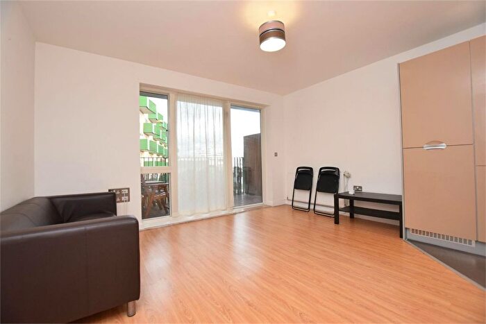2 Bedroom Flat For Sale In Luma Apartments, Park Royal, NW10