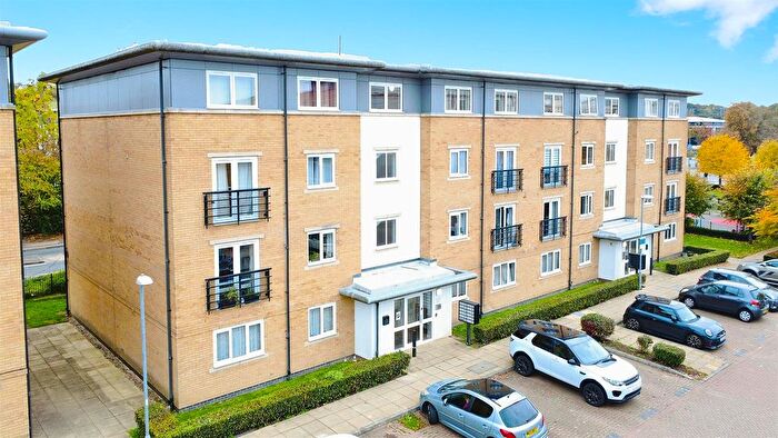 2 Bedroom Flat For Sale In Ovaltine Drive, Kings Langley, WD4