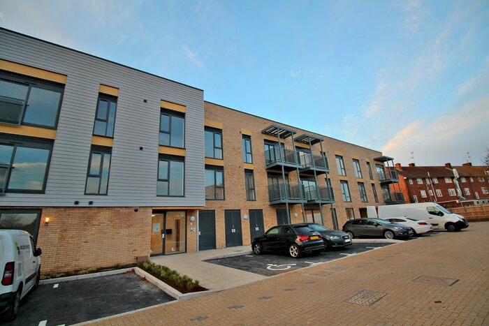 2 Bedroom Flat To Rent In Allwoods Place, Hampden Road, Hitchin, SG4