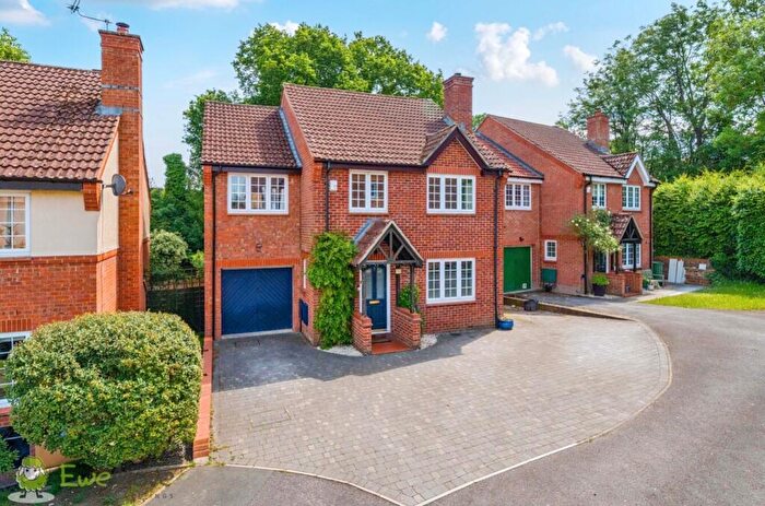 5 Bedroom Detached House For Sale In Hawkley Drive, Tadley, Hampshire, RG26