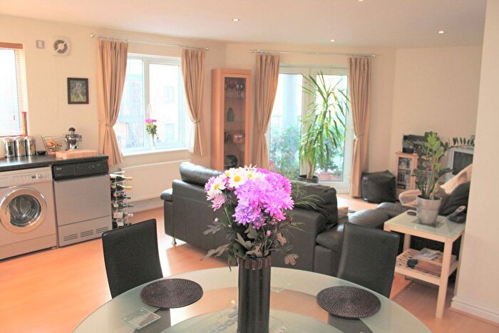 2 Bedroom Flat To Rent In Newcastle Street, Manchester, M15