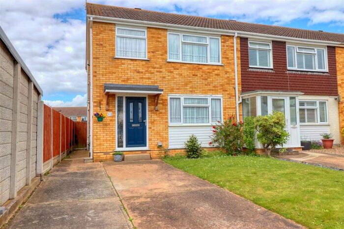 3 Bedroom Semi-Detached House For Sale In Totlands Drive, Great Clacton, CO15